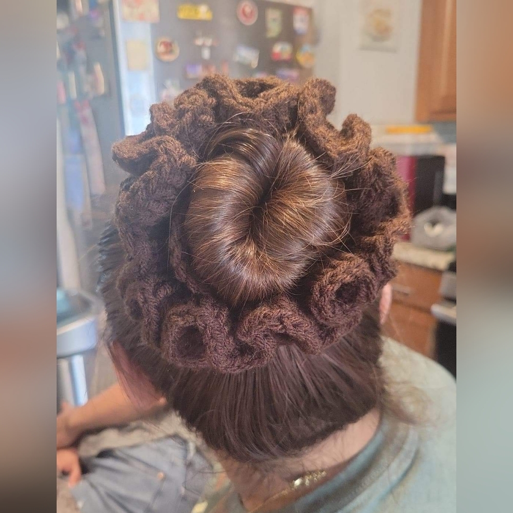 SCRUNCHIES - Picture 2 of 3